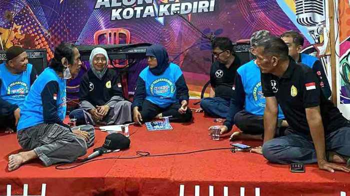 Photo of PKL Alun-Alun Keluhkan Penurunan Omzet Selama di Tempat Sementara