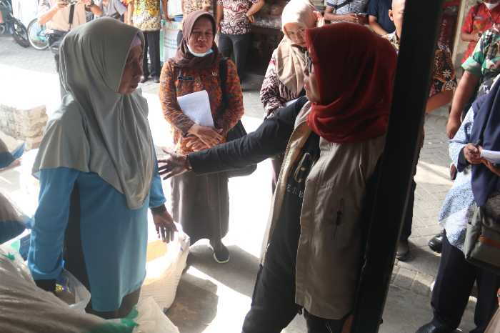 Photo of Jelang Nataru, Satgas Pangan Kabupaten Kediri Pantau Pasar Tradisional Sampai Modern