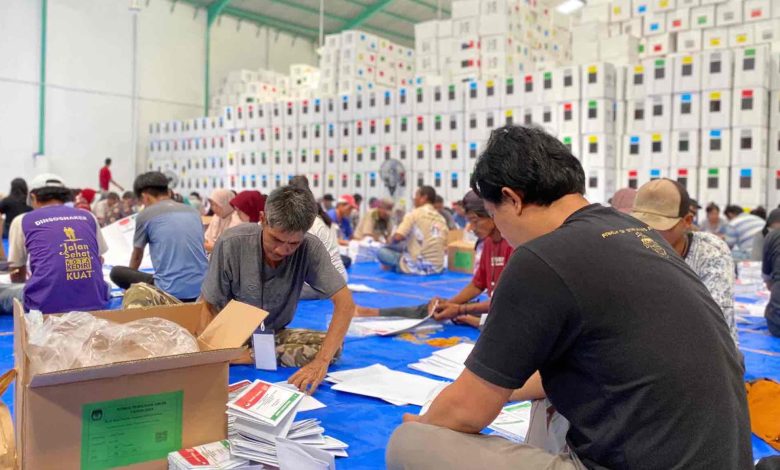 Photo of Kerahkan 200 Petugas, KPU Kabupaten Kediri Targetkan Tahap Pelipatan Surat Suara Tuntas 25 Januari