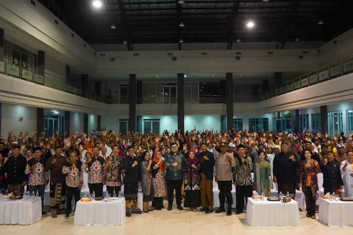 Photo of Mas Dhito Fasilitasi Kebutuhan Umat Hindu Kediri
