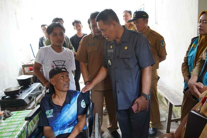 Photo of Vakum Sekolah Karena Rawat Orang Tua, Mas Dhito Terjunkan 4 Dinas Bantu Adit