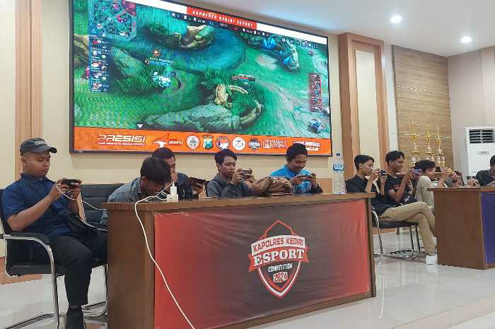 Photo of 32 Tim MLBB Bersaing Menjadi Terbaik Dalam Kapolres Kediri Cup 2024