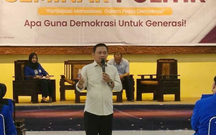 Photo of Di Depan Mahasiswa, Wakil Ketua DPRD Kota Kediri Katino Tegaskan Hal Ini