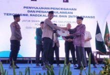 Photo of Tangkal Radikalisme, Polda Jatim Bekali Santri Ponpes Wali Barokah Wawasan Kebangsaan