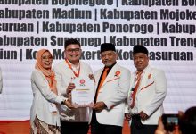 Photo of Pasangan Dhito-Dewi Terima Formulir Persetujuan B1-KWK dari PKS