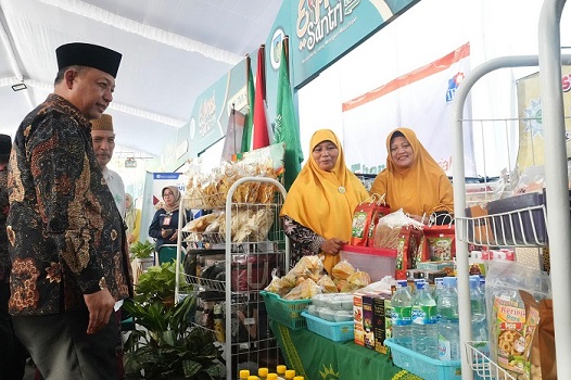 Photo of Geliat Bazar UMKM di Hari Santri Nasional, Pemkab Kediri: Santri Itu Perekat Bangsa