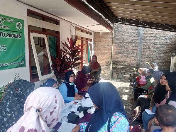 Photo of Kodim 0809/Kediri – Pemkab kediri Gelar Penyuluhan Pencegahan Stunting dan Pelayanan KB di Lokasi TMMD 122