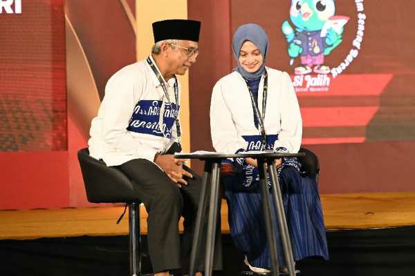 Photo of Mbak Vinanda – Gus Qowim Tampil Menyakinkan di Debat Publik Kedua, Ini Poin-poin Penting yang Disampaikan