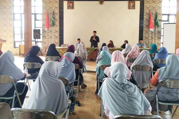 Photo of Ibu-Ibu Muslimat Restui Vinanda-Gus Qowim Jadi Pemimpin Baru Kota Kediri