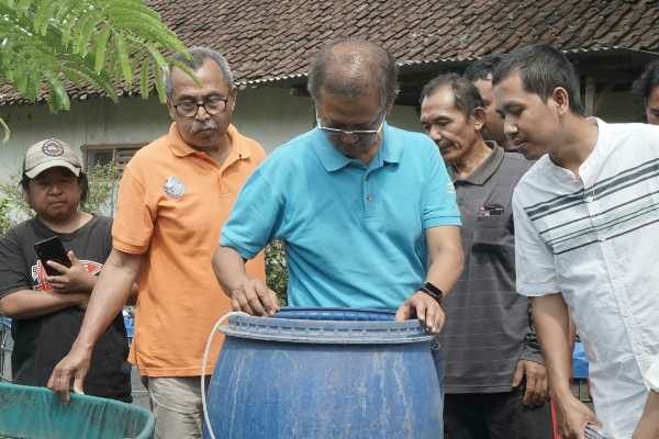 Photo of Tim PkM PSDKU UB Kediri Terapkan Teknologi Bioflok Pada Budidaya Nila Mina Mojorejo Sejahtera