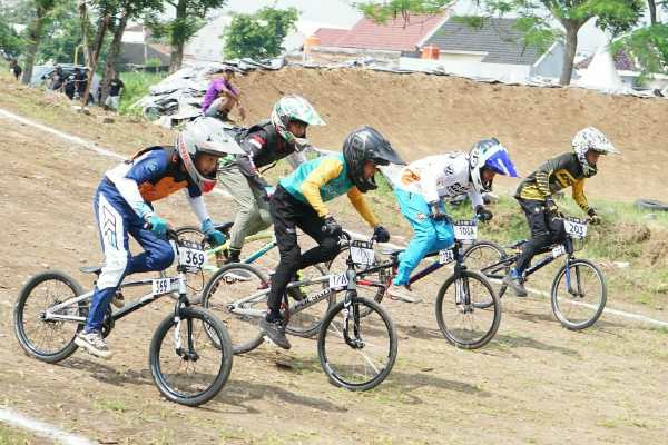 Photo of Berlangsung Seru, BMX Race Time Piala Ketua ISSI Kota Kediri Jaring Bibit Pembalap Baru