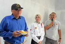 Photo of Ketua RSTN Vinanda Prameswati Serahkan Kunci Rumah Baru Rohman, Kini Lebih Layak – Nyaman Ditinggali