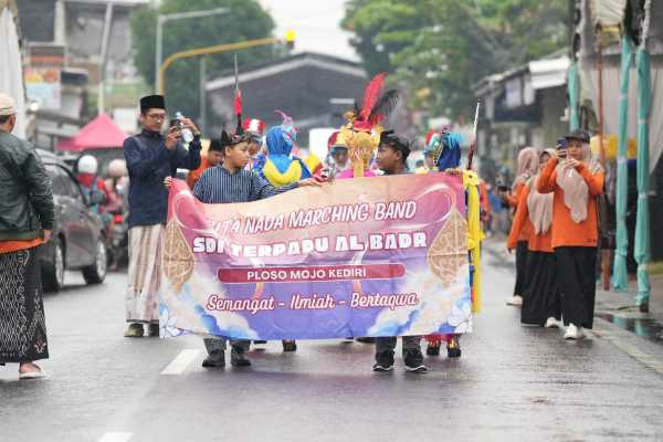 Photo of Jalan Sehat 1 Abad Ponpes Al Falah Ploso Berlangsung Semarak, Diikuti 3.000 Peserta