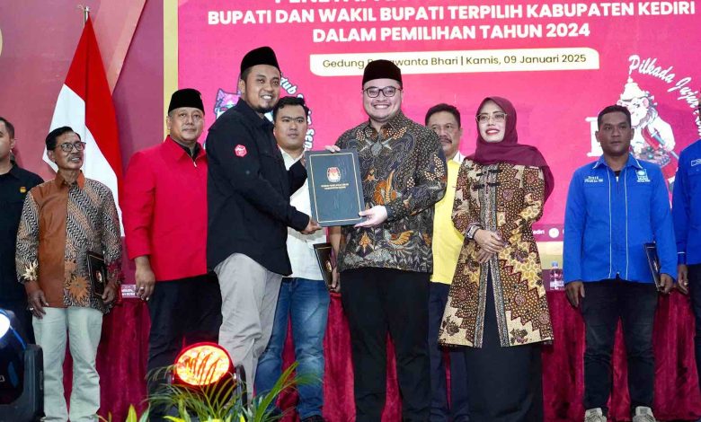 Photo of Dhito-Dewi Ditetapkan Bupati-Wakil Bupati Kediri Terpilih, Peroleh Suara 56,53%