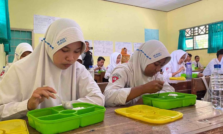 Photo of Makan Bergizi Gratis di Kediri Dianggarkan Rp10 Ribu Seporsi