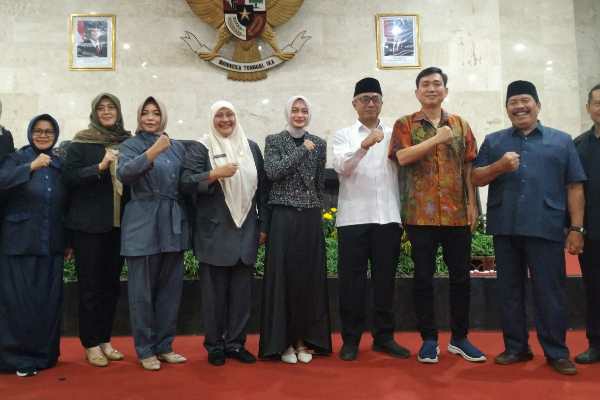 Photo of DPRD Kota Kediri Tetapkan Wali Kota dan Wali Kota Kediri Terpilih Vinanda-Gus Qowim