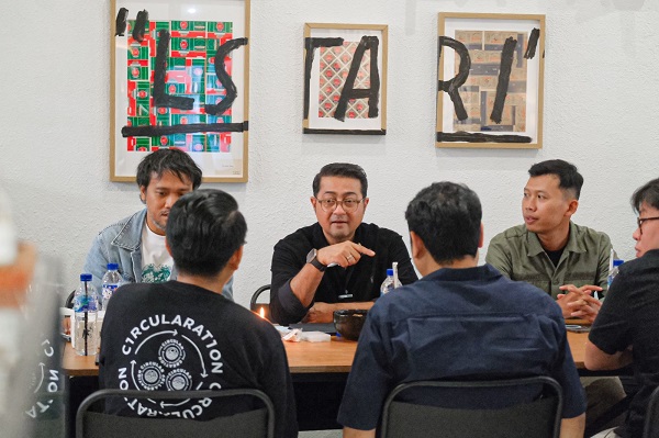 Photo of Menekraf Diskusi Bersama Pelaku Ekraf di Surabaya