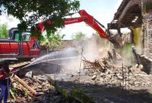 Photo of Sejumlah Bangunan di Tiron Kediri Terdampak Jalan Tol Ki-Agung Dieksekusi