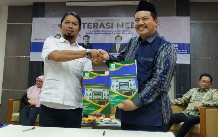 Photo of Dorong Lahirnya Generasi Baru Jurnalis Profesional, SMSI Kediri Raya – IAIN Kediri Jalin MOU