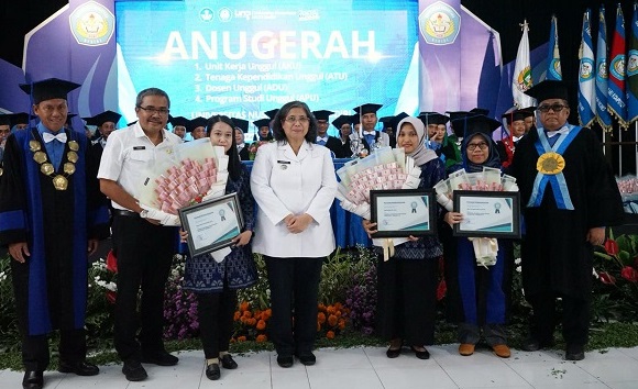 Photo of Orasi Ilmiah Pada Dies Natalis UNP Kediri, Pj Wali Kota Ingatkan Hal Berikut