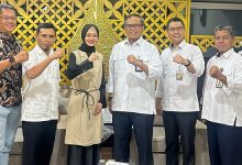 Photo of Audiensi Dengan KemenPU, Vinanda Prameswati Diskusikan Perbaikan Jalan