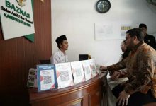 Photo of Bersama Mbak Cicha, Mas Dhito Tunaikan Pembayaran Zakat Melalui Baznas