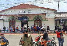 Photo of Jelang Lebaran, Volume Penumpang di Stasiun Kediri Masih Meningkat 10 Persen