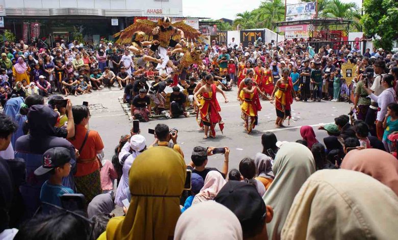 Photo of Pawai Ogoh-Ogoh Meriahkan Perayaan Nyepi di Kediri