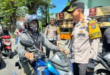 Photo of Volume Kendaraan Turun, Kapolres Kediri Kota Pastikan Lalin Arus Balik di Kota Kediri Lancar