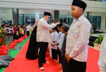 Photo of Berbagi Kebahagiaan, Mas Dhito Gelar Buka Bersama dan Beri Santunan Anak Yatim