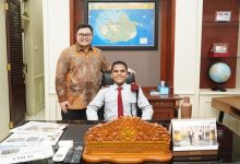 Photo of Siswa SMA Dharma Wanita Ini Tak Percaya Bisa Duduk di Kursi Kerja Mas Dhito