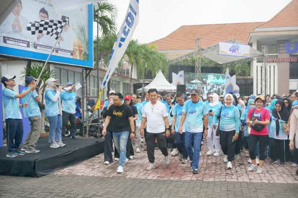 Photo of Kemeriahan Jalan Sehat, Tutup Rangkaian Peringatan Dies Natalis UNP Kediri ke 48
