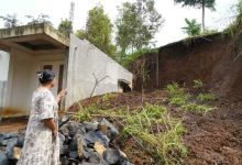 Photo of Baru Sebulan Ditempati, Rumah Maria Jebol Diterjang Longsor