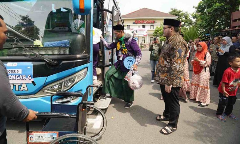 Photo of Jamaah Haji Kabupaten Kediri Diberangkatkan, Lansia Dapat Pendampingan Khusus