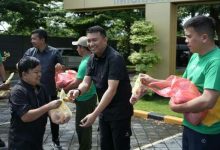 Photo of Semangat Idul Adha Kantor Imigrasi Kediri, Bagikan Daging Kurban ke Ratusan Masyarakat