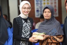 Photo of Daging Kurban Terbungkus Besek – Daun Jati, Upaya Mbak Wali Jaga Kelestarian Lingkungan