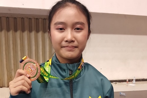 Photo of Debut Manis Kezia Nathania, Raih Perunggu di Wushu Taolu Porprov Jatim