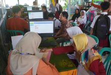 Photo of Ribuan Siswa Berjuang Rebut Kursi di SPMB SMP Tahap Kedua Kabupaten Kediri