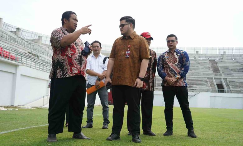 Photo of Dibangun Bertahap, Mas Dhito Pastikan Stadion Gelora Daha Jayati Rampung Pada 2027