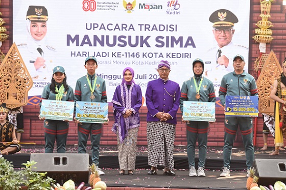 Photo of Bonus Atlet dan Pelatih Porprov 2025 Diserahkan, KONI Kota Kediri Siapkan Target 80 Emas di 2027