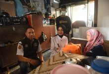 Photo of Kunjungi Rumah Korban Musibah Kebakaran di Kelurahan Jamsaren, Mbak Wali Berikan Bantuan