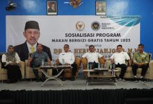 Photo of Anggota DPR RI Heru Tjahjono Bersama BGN Sosialisasikan MBG di Universitas Tulungangung