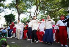 Photo of Senam Bersama Ratusan Lansia, Mbak Cicha: Supaya Tetap Bugar di Usia Senja