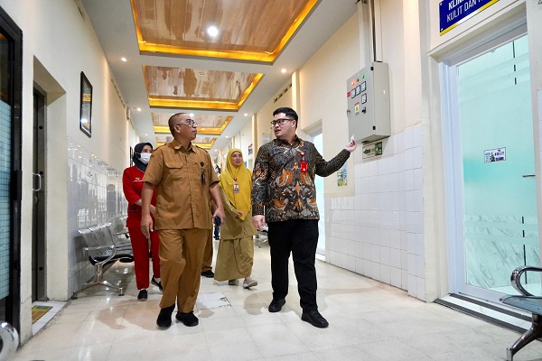 Photo of Menuju Rumah Sakit Rujukan, Mas Dhito Cek 3 Gedung Baru RSKK