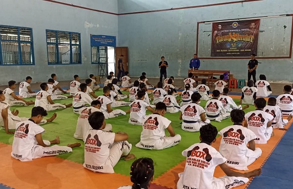 Photo of Tarung Derajat Kabupaten Kediri Ikuti Latber 3 Daerah, Tingkatkan Kualitas dan Kesiapan Atlet