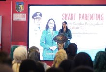 Photo of Mbak Cicha Tekankan Lingkungan Keluarga Jadi Benteng Pencegahan Pernikahan Dini