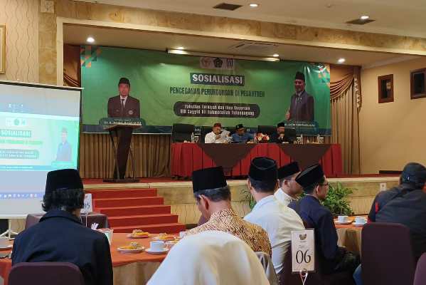 Photo of Cegah Perundungan di Pesantren, Gus An’im Ajak Santri Bangun Kekompakan – Rasa Persaudaraan