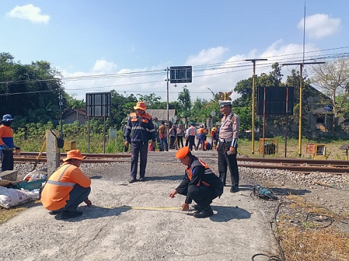 Photo of Kecepatan KA, KAI Daop 7 Madiun Tingkatkan Keselamatan dan Keamanan Jalur KA