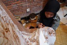 Photo of Hari Batik Nasional, Mas Dhito: Jaga Keindahan Batik Secara Utuh