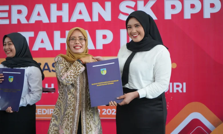Photo of Perkuat Pelayanan Publik, Pemkab Kediri Angkat 204 PPPK Tahap II